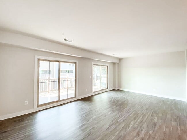 Foto del edificio - Immaculate & Stunning 3 Bedroom 2.5 Bathro...