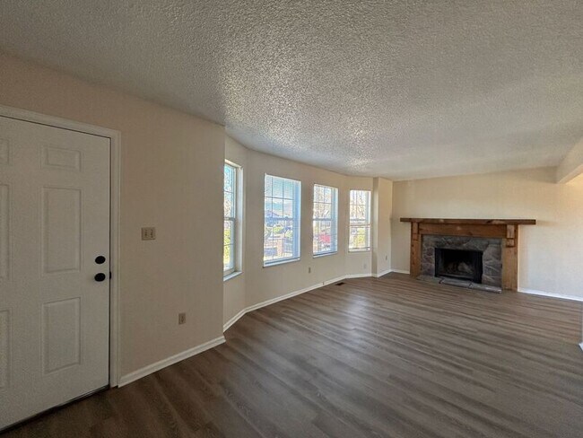 Building Photo - 1075 Nolte Dr