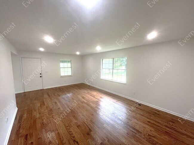 Building Photo - 717 Donaldson Rd