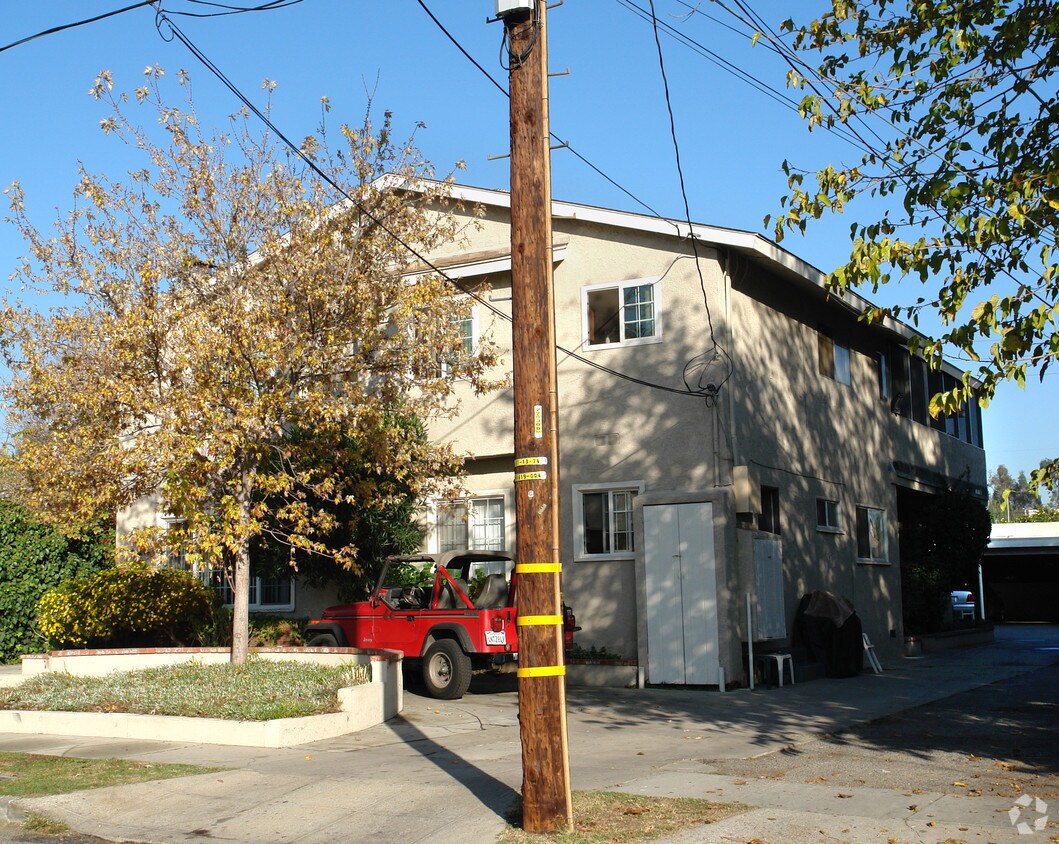 Building Photo - 11307 Miranda St