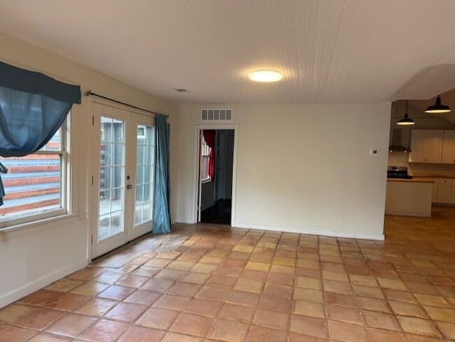 Foto del edificio - 326 Kindra Heights Rd