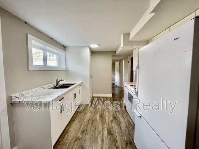 Building Photo - 315 Prior Rd S