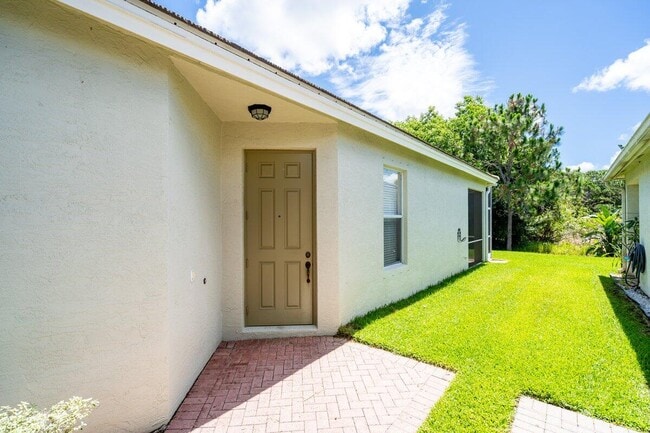 Foto del edificio - 732 SW Rocky Bayou Terrace