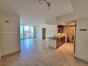 Building Photo - 2000 N Bayshore Dr
