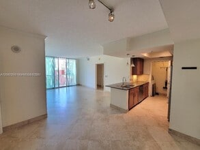 Building Photo - 2000 N Bayshore Dr