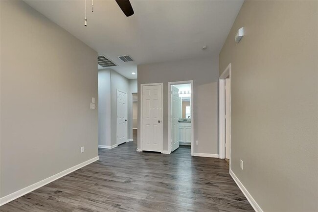 Building Photo - 10835 Barker View Dr