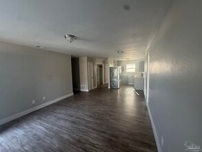 Building Photo - 1420 Langley Ave