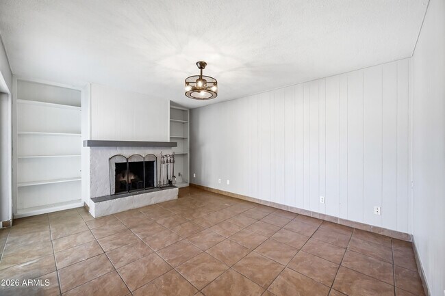 Building Photo - 4213 E Sahuaro Dr