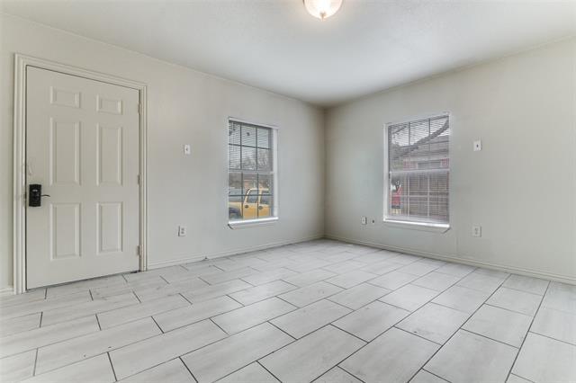 Foto del edificio - 7909 Wanebe Dr