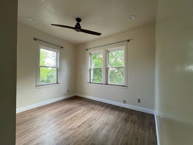 Foto del edificio - 500 Parkway Dr NE