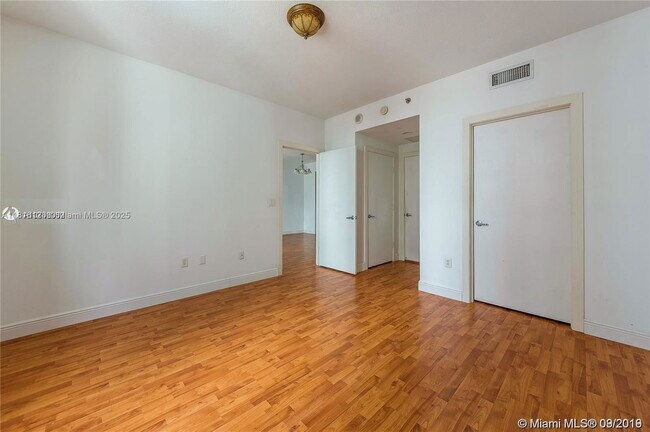 Foto del edificio - 1060 Brickell Ave