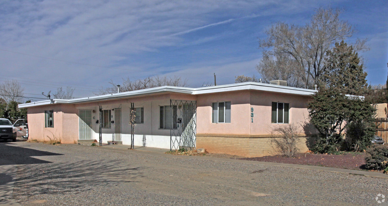 Foto principal - 931-935 Alvarado Dr SE