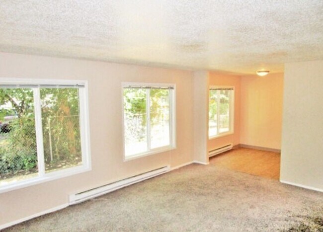 Foto del edificio - Light & Bright 2-Bedroom w/Dishwasher & Parking!