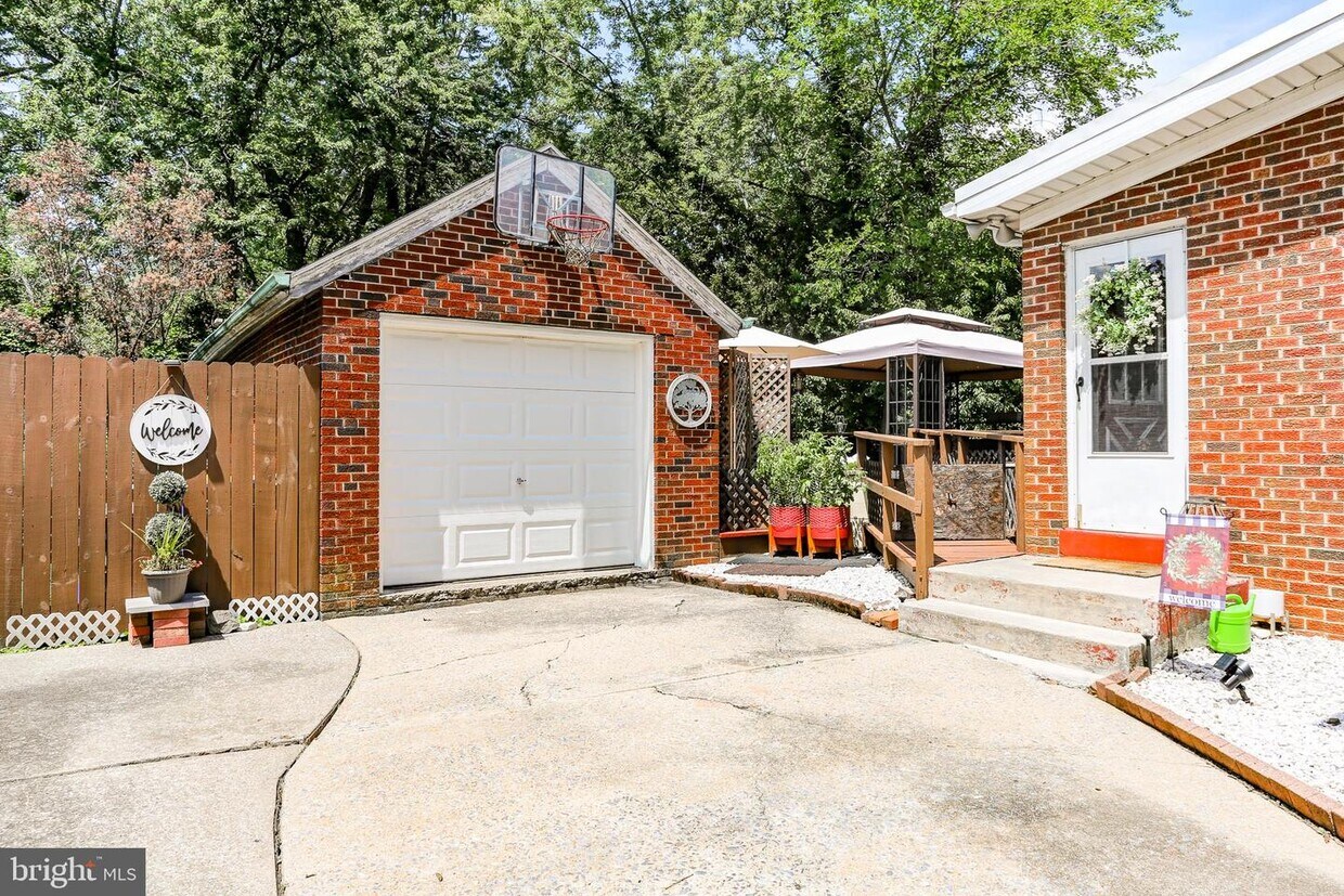 Primary Photo - 242 N 29th St