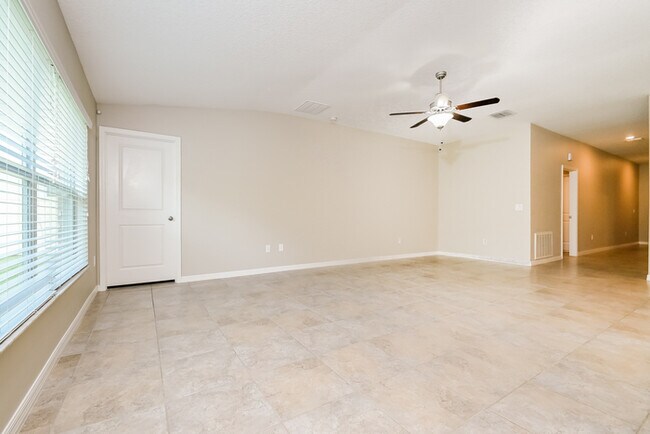 Foto del edificio - 6719 Trent Creek Dr