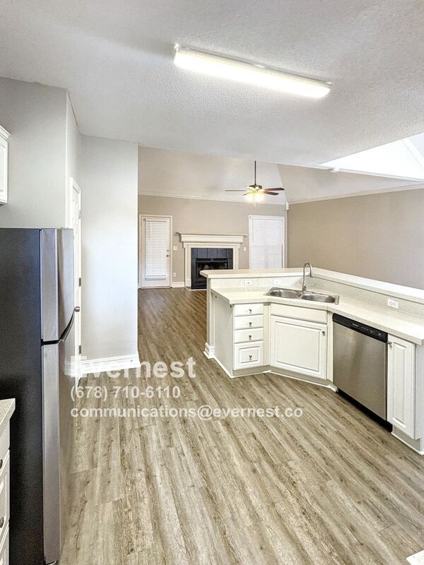 Building Photo - 2117 Highland Club Dr SE