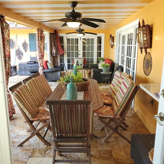 Building Photo - 16621 Royal Poinciana Dr