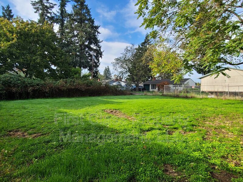 7916 SE Johnson Creek Blvd, Portland, OR 97206 House Rental in