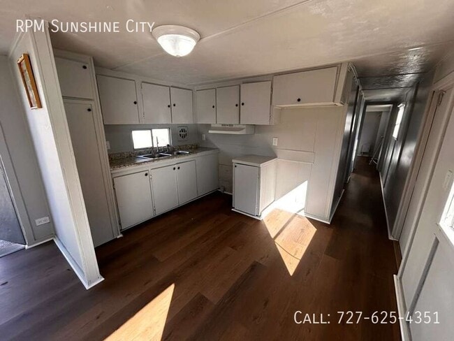 Building Photo - 710 S 50th St