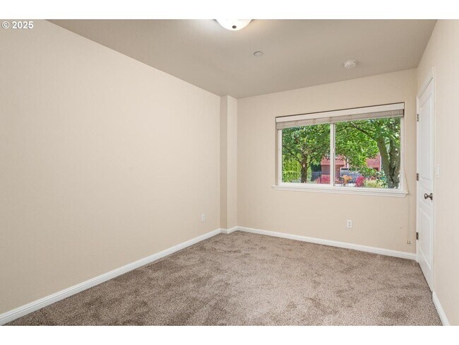 Foto del edificio - Modern 2 Bedroom Condo Featuring Main Level Bonus Room and Two Ensuite Bedrooms