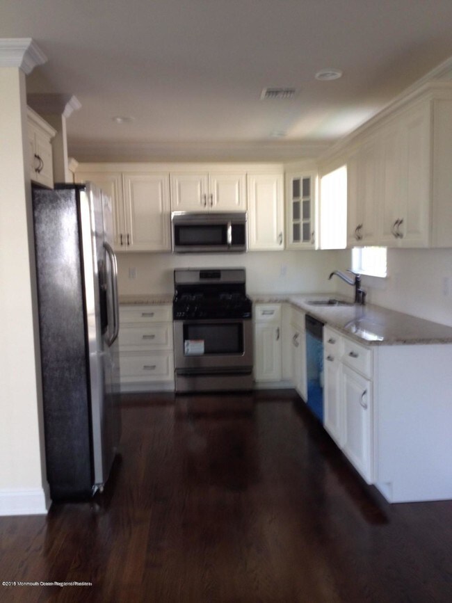 Building Photo - 26 Leonard Ave