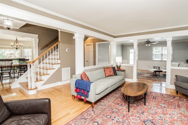 Foto del edificio - 5724 Ivygate Ln