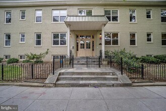 Building Photo - 1300 Taylor St NW