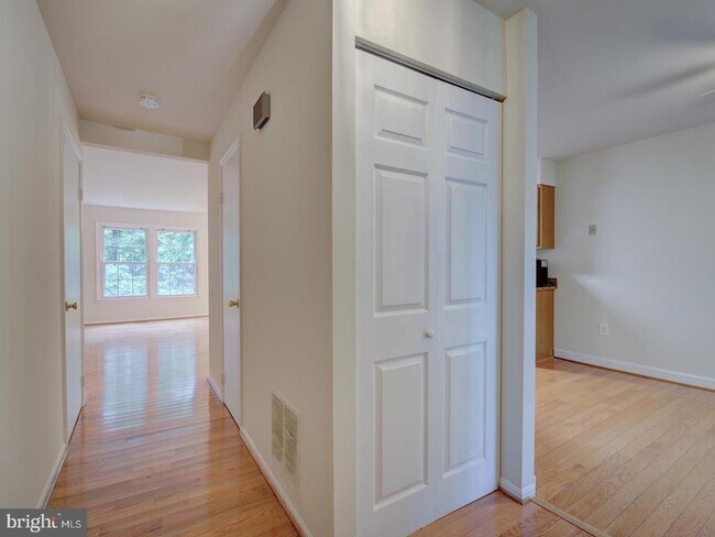 Foto del edificio - 9867 High Water Ct