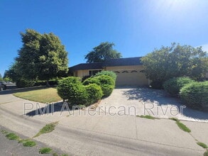 Building Photo - 977 Briarcrest Way