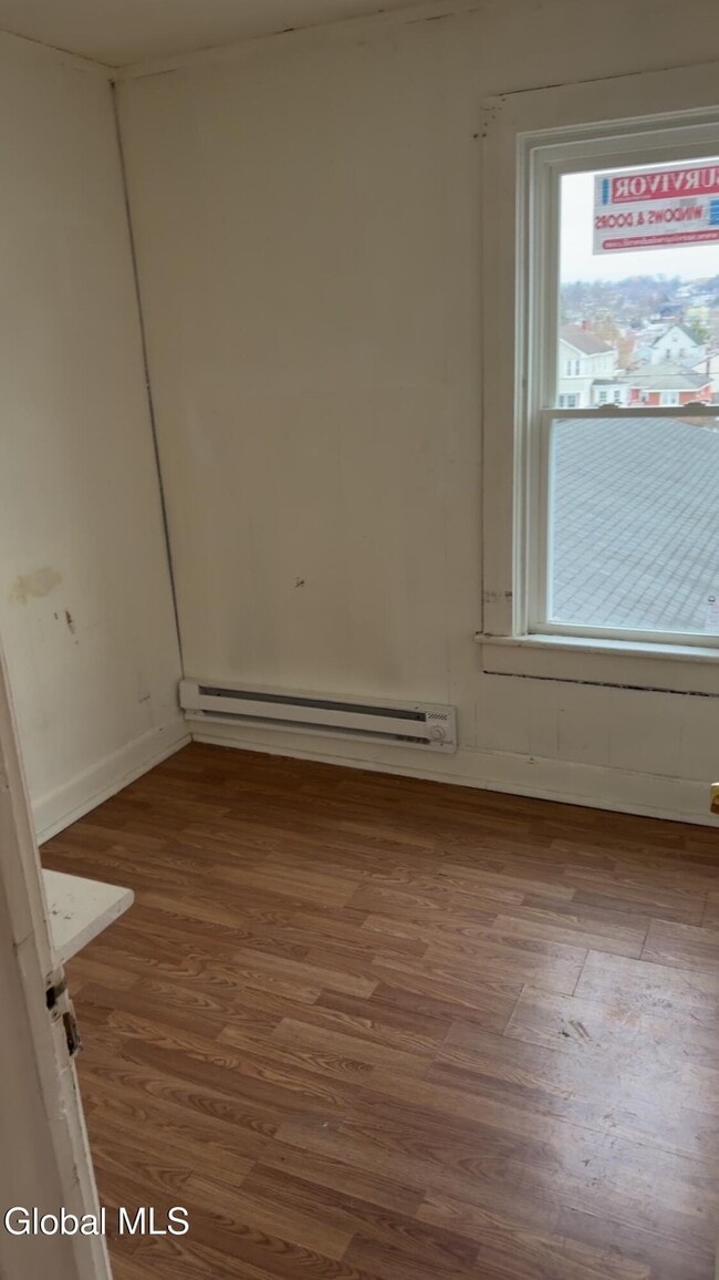 Foto del edificio - 96 Myrtle Ave