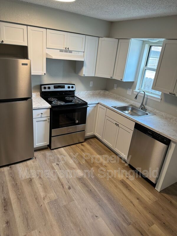 Foto del edificio - 214 W Madison St