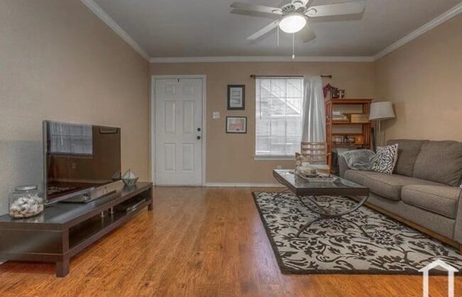 Building Photo - 3432 W 4th St