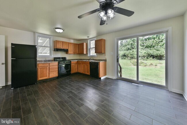 Foto del edificio - 43 Brookside Rd