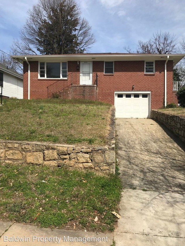 3 br, 1.5 bath House 2219 GREENWAY AVENUE House Rental in Winston