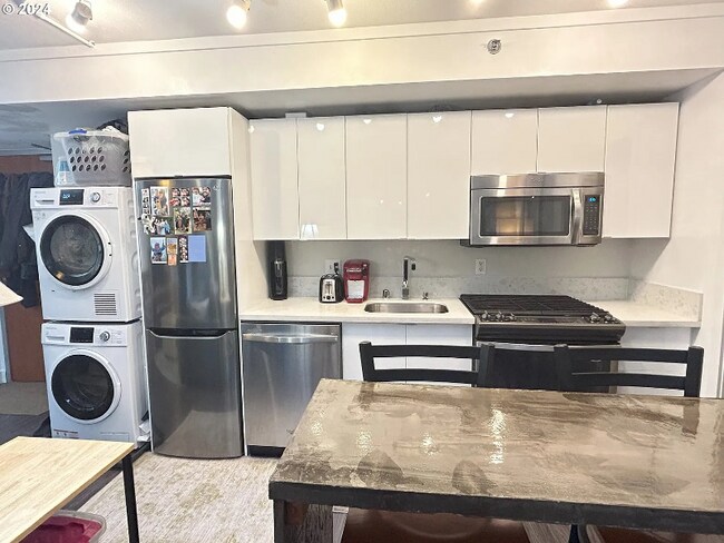 Photo - 533 NE Holladay St Apartment