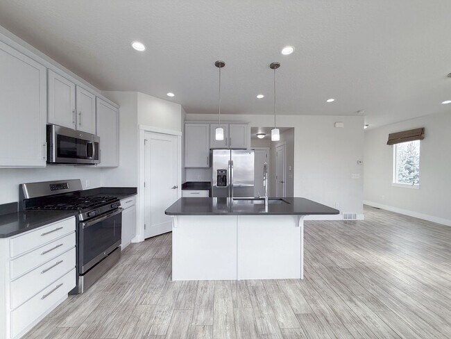 Building Photo - 3 Bed 3 Bath - Townhouse
