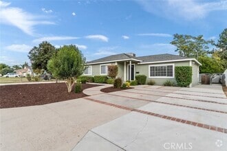 Building Photo - 8440 Oakdale Ave