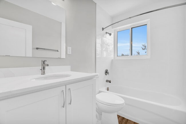 Building Photo - 1220 Hamilton St