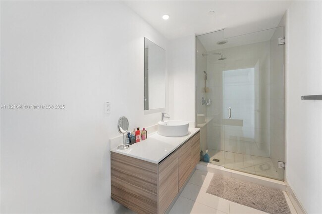 Foto del edificio - 121 NE 34th St