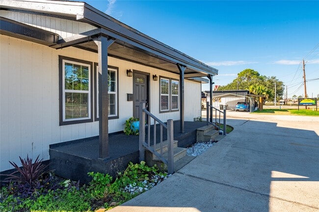 Foto del edificio - 13109 FM1764