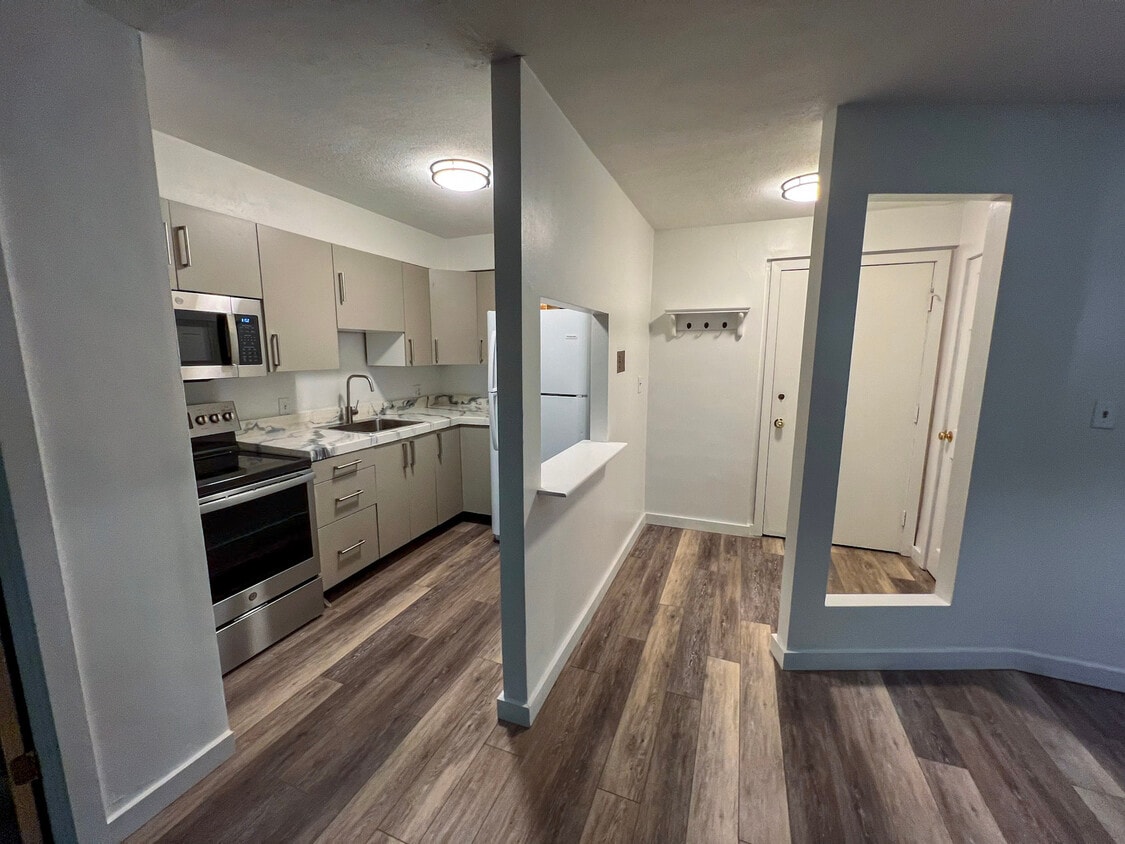 Photo - 915 Edgell Rd (Framingham, MA)