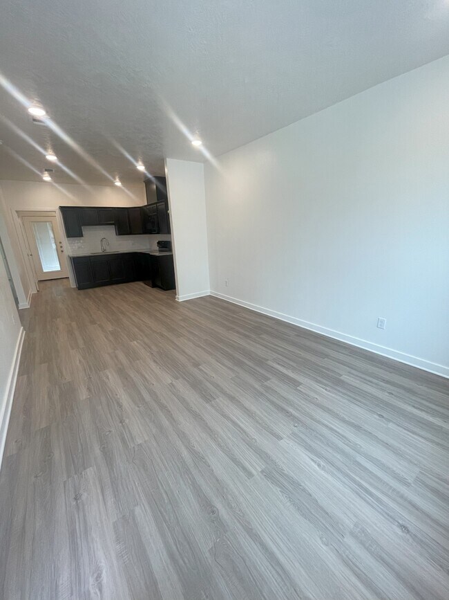 Foto del edificio - 1612 W 5th St