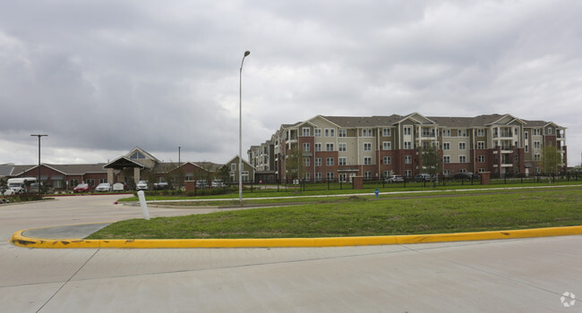 Building Photo - The Delaney at Parkway Lakes