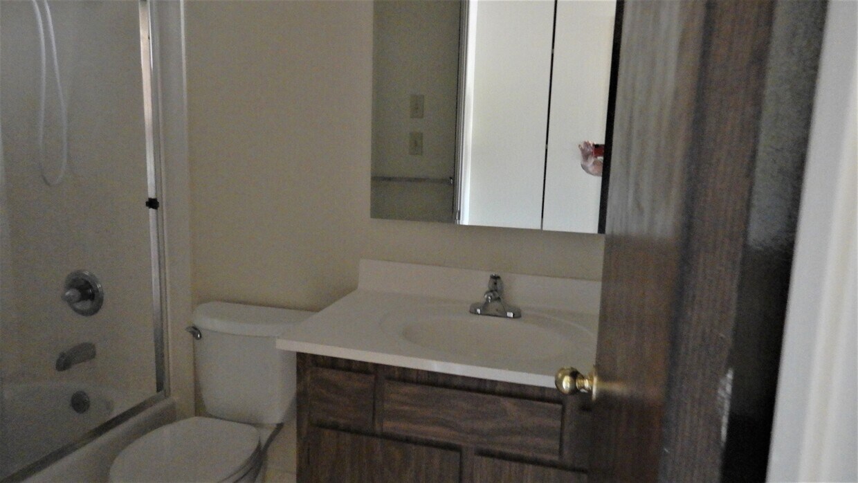 BATHROOM - 111 Brosnan Ct