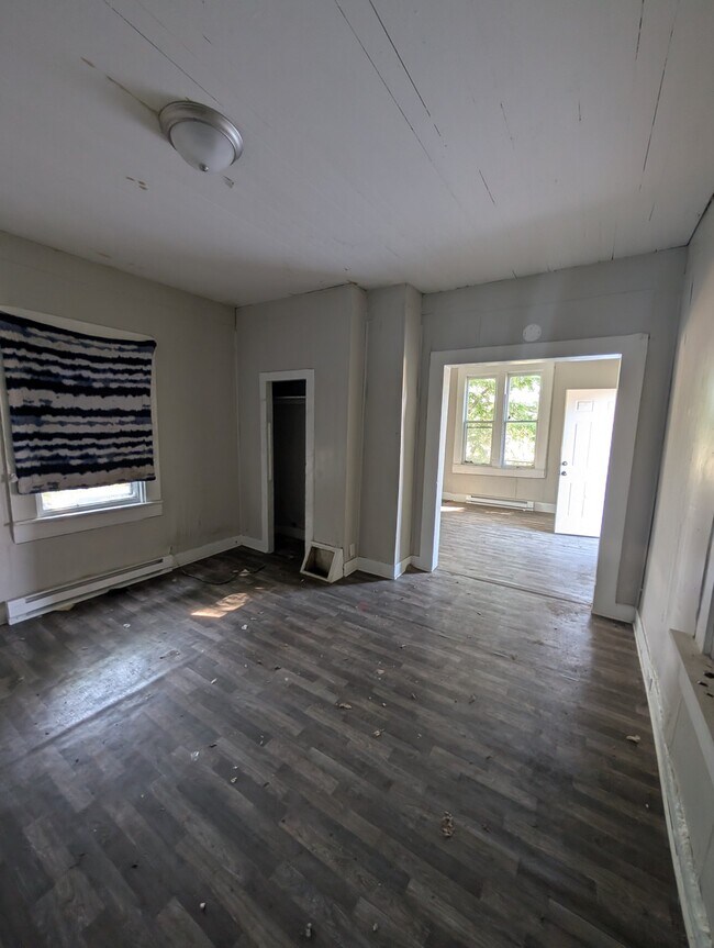 Building Photo - 2710 W Antoinette St