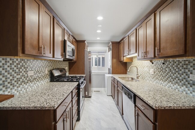 Foto del edificio - 1306 Cove Dr