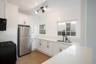 Building Photo - 1934 New England St Building Photo - 1934 New England St