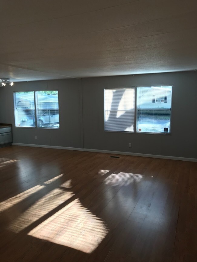 Foto del edificio - 7541 Covewood Dr