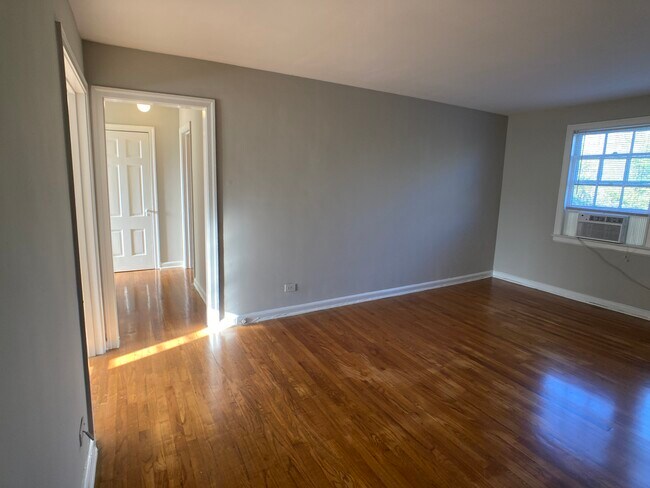 Building Photo - 2856 Fairway Dr