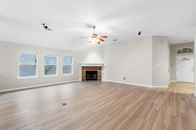 Building Photo - 2205 Speidel Dr